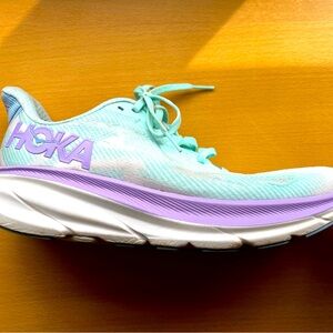 HOKA sneakers women size 8.5. lavender and light blue/green . Clifton 9